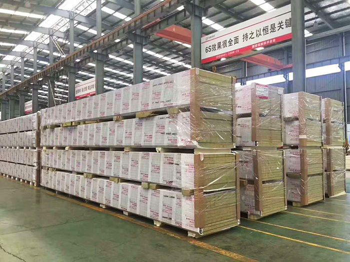 聚氨酯封邊巖棉夾芯板的價格為什么比普通巖棉復(fù)合板高？